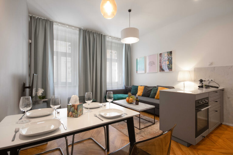 11 optimized | Downtown Residence 21