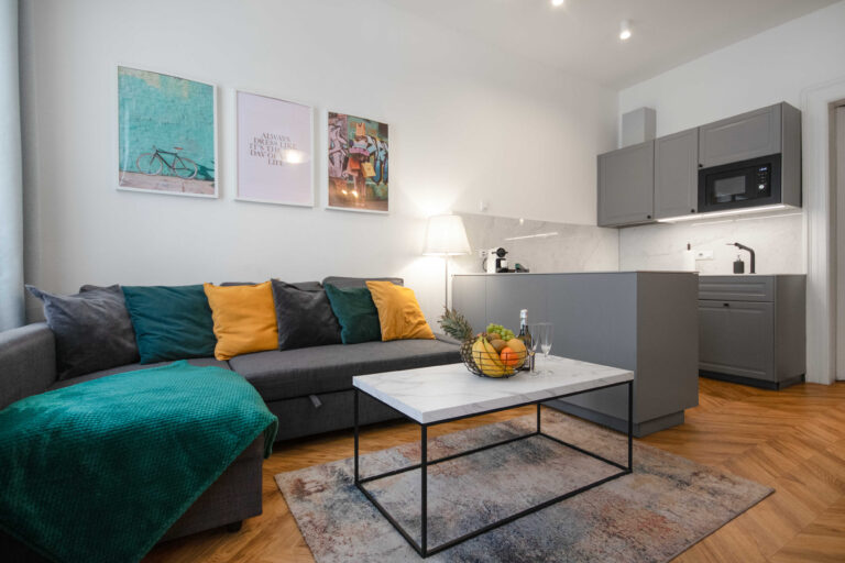 14 optimized | Downtown Residence 21